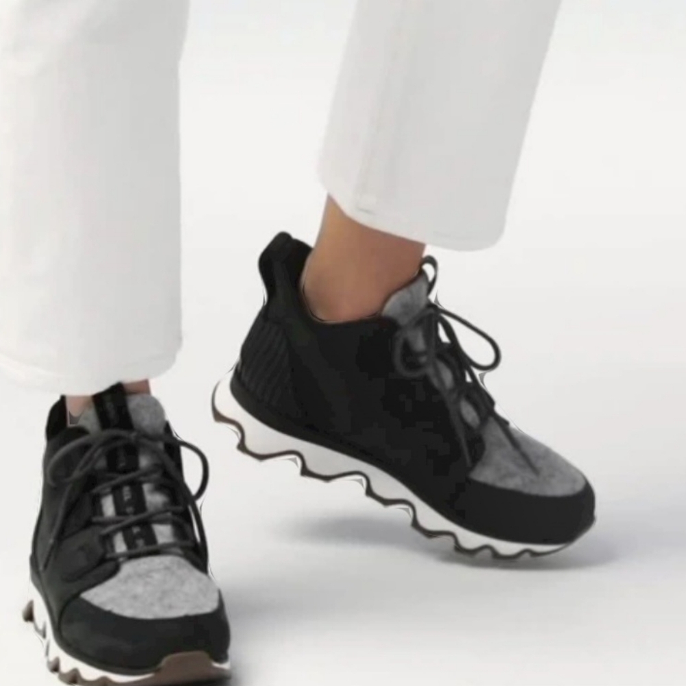 Sorel kinetic caribou snow black boots waterproof